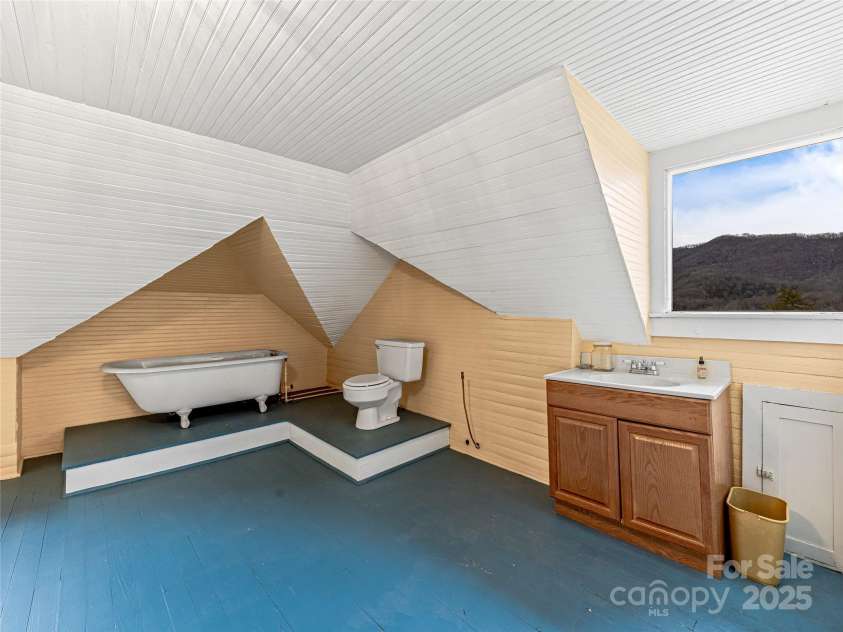 274 Main Street, Waynesville, NC 28786.  MLS# CAR4232923, YatesRealty ID 2383. 
