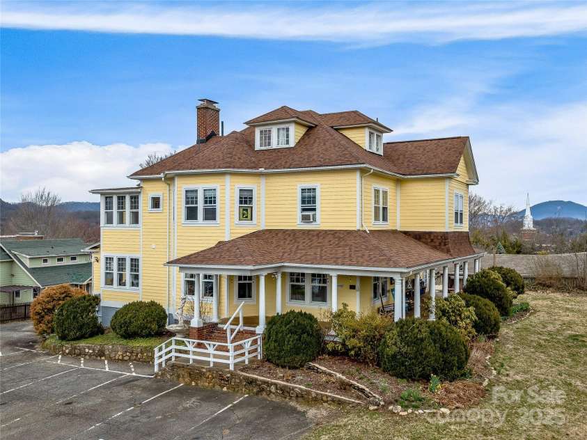 274 Main Street, Waynesville, NC 28786.  MLS# CAR4232923, YatesRealty ID 2383. 