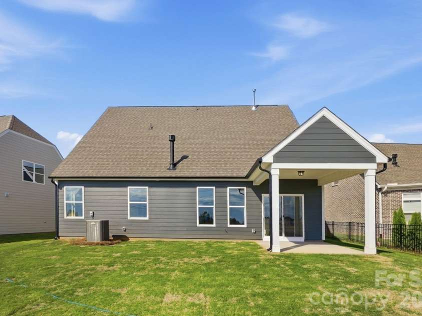 3077 Founding Fathers Drive, Gastonia, NC 28056.  MLS# CAR4335380, YatesRealty ID 23830. Backyard