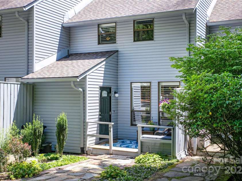 49 Lakeside Villas Drive, Brevard, NC 28712.  MLS# CAR4277437, YatesRealty ID 23831. 