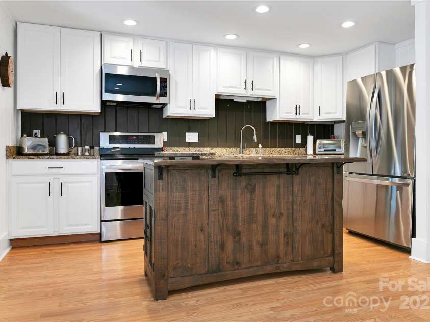 49 Lakeside Villas Drive, Brevard, NC 28712.  MLS# CAR4277437, YatesRealty ID 23831. 