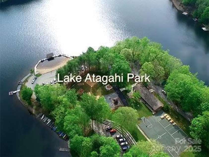 49 Lakeside Villas Drive, Brevard, NC 28712.  MLS# CAR4277437, YatesRealty ID 23831. 