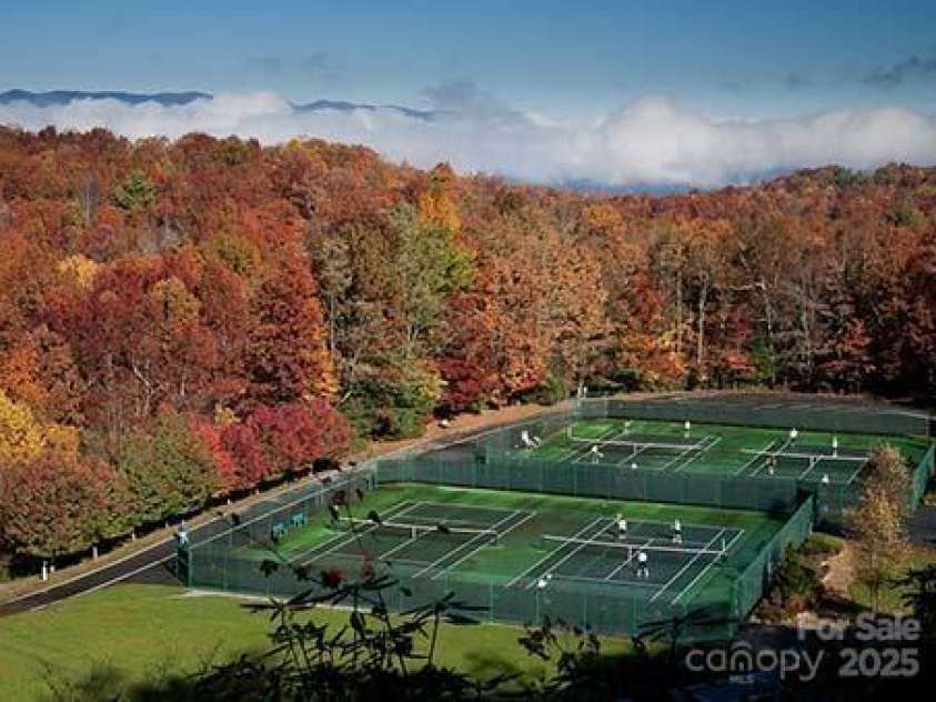 49 Lakeside Villas Drive, Brevard, NC 28712.  MLS# CAR4277437, YatesRealty ID 23831. 