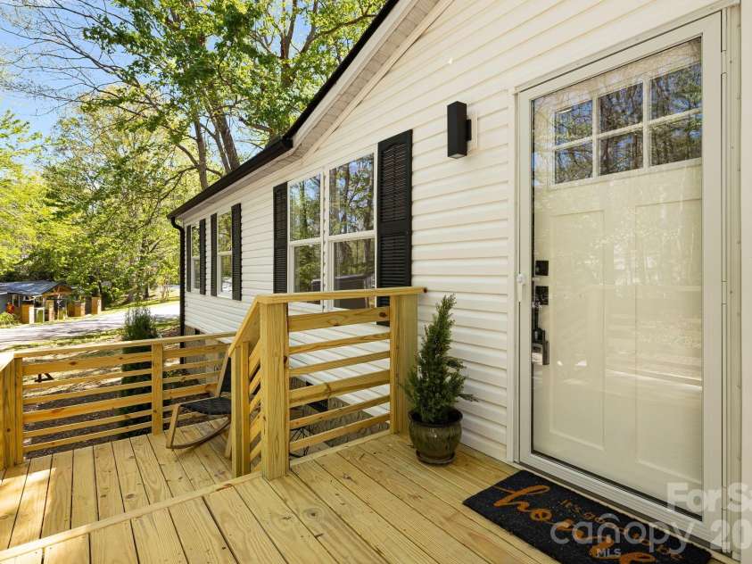 4 Woodscape Drive, Mills River, NC 28759.  MLS# CAR4372590, YatesRealty ID 23832. Beautifully renovated & turnkey!