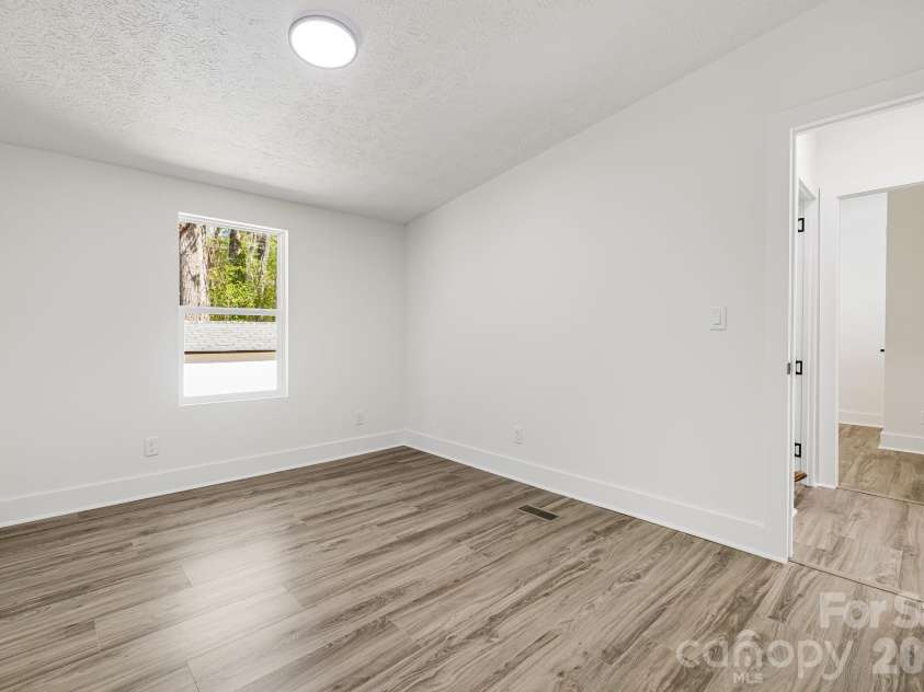 4 Woodscape Drive, Mills River, NC 28759.  MLS# CAR4372590, YatesRealty ID 23832. Flex room 1