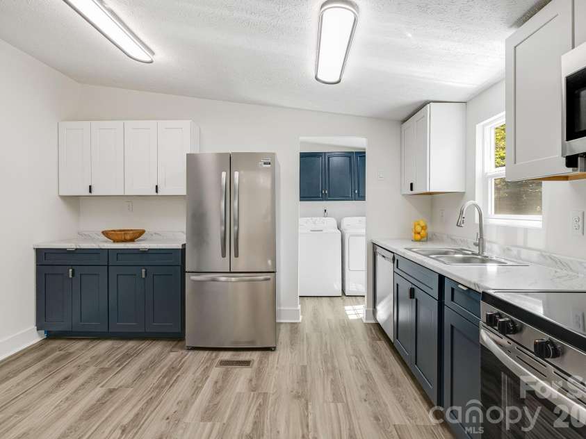 4 Woodscape Drive, Mills River, NC 28759.  MLS# CAR4372590, YatesRealty ID 23832. Fully updated kitchen