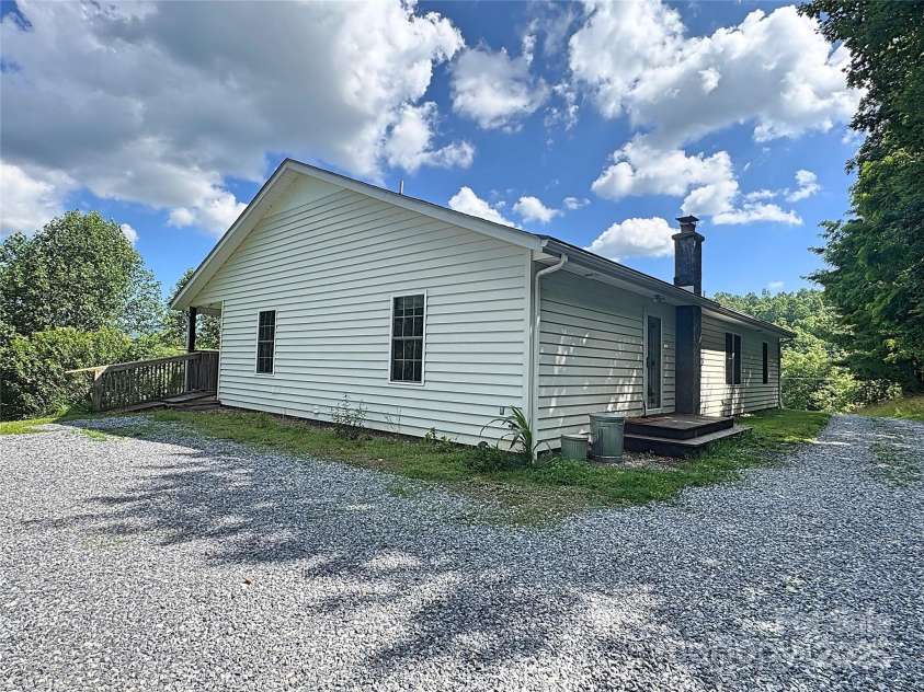 1586 Arbuckle Road, Burnsville, NC 28714.  MLS# CAR4277620, YatesRealty ID 23833. 