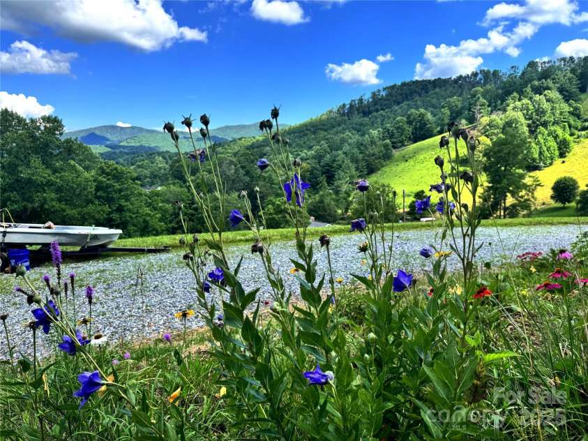 1586 Arbuckle Road, Burnsville, NC 28714.  MLS# CAR4277620, YatesRealty ID 23833. 