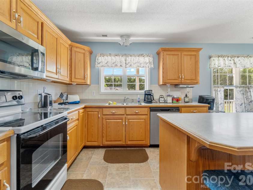 202 Big Dipper Court, Wingate, NC 28174.  MLS# CAR4382477, YatesRealty ID 23833. Kitchen/Breakfast w/eat-in island
