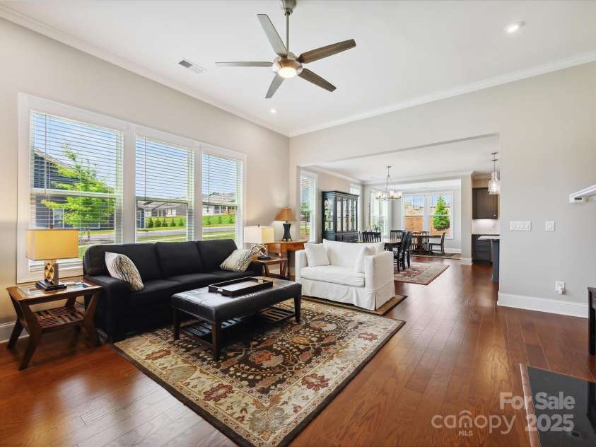 10305 Superb Lane, Charlotte, NC 28215.  MLS# CAR4277557, YatesRealty ID 23834. 