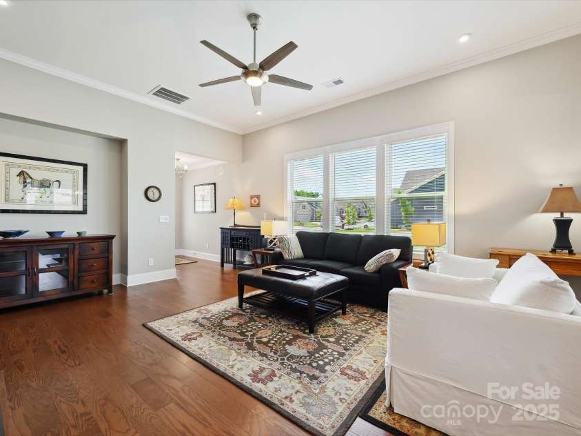 10305 Superb Lane, Charlotte, NC 28215.  MLS# CAR4277557, YatesRealty ID 23834. 