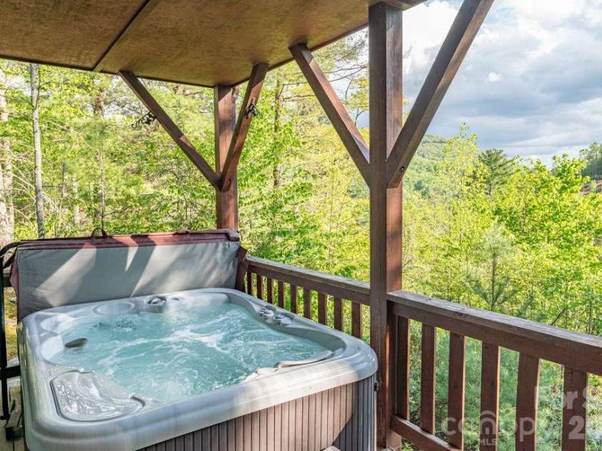 197 Woodby Ridge Road, Vilas, NC 28692.  MLS# CAR4382013, YatesRealty ID 23836. 