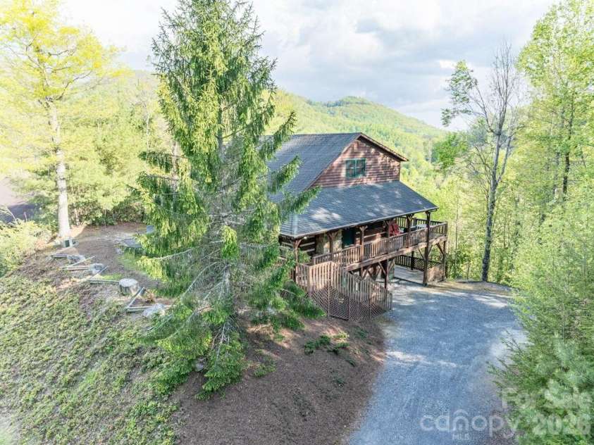 197 Woodby Ridge Road, Vilas, NC 28692.  MLS# CAR4382013, YatesRealty ID 23836. 
