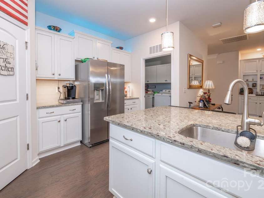 548 Cellini Place, Mount Holly, NC 28120.  MLS# CAR4275205, YatesRealty ID 23836. Kitchen & island