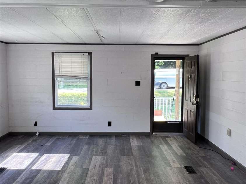 150 Piney Ridge Drive, Hendersonville, NC 28791.  MLS# CAR4277267, YatesRealty ID 23837. 