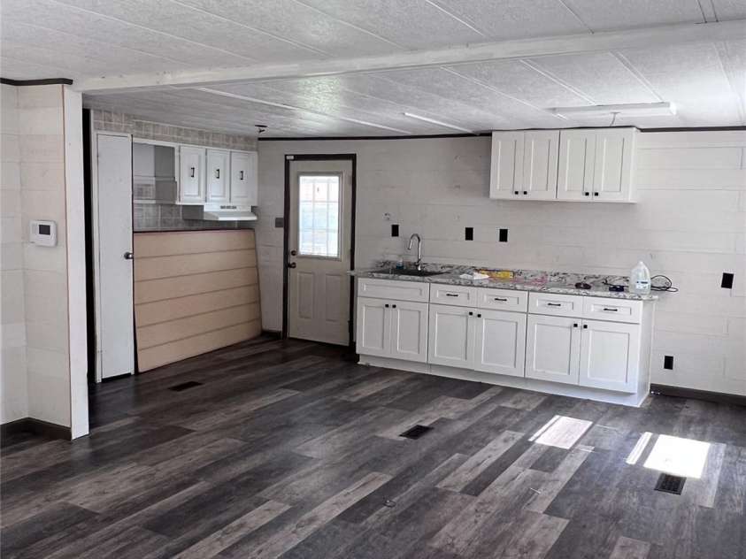 150 Piney Ridge Drive, Hendersonville, NC 28791.  MLS# CAR4277267, YatesRealty ID 23837. 