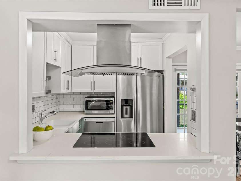 2604 Park Road, Charlotte, NC 28209.  MLS# CAR4374921, YatesRealty ID 23838. 