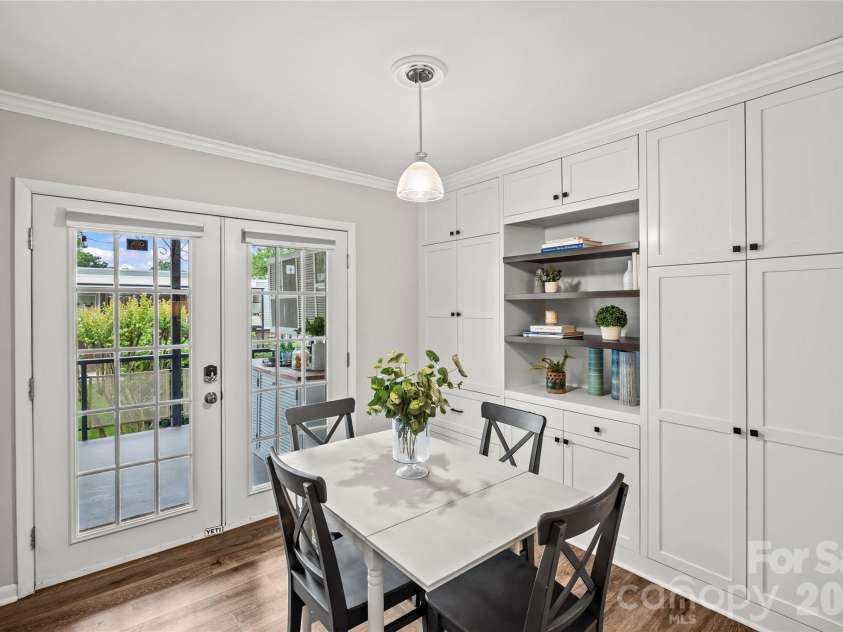 2604 Park Road, Charlotte, NC 28209.  MLS# CAR4374921, YatesRealty ID 23838. 