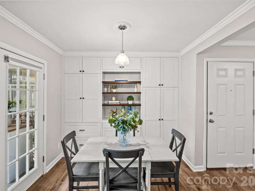 2604 Park Road, Charlotte, NC 28209.  MLS# CAR4374921, YatesRealty ID 23838. 