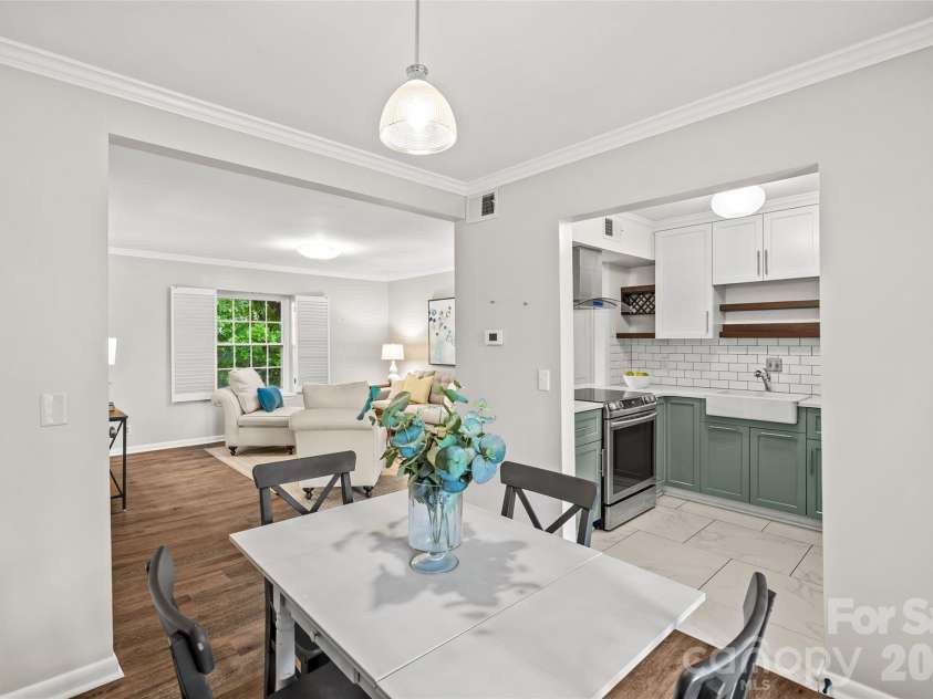 2604 Park Road, Charlotte, NC 28209.  MLS# CAR4374921, YatesRealty ID 23838. 