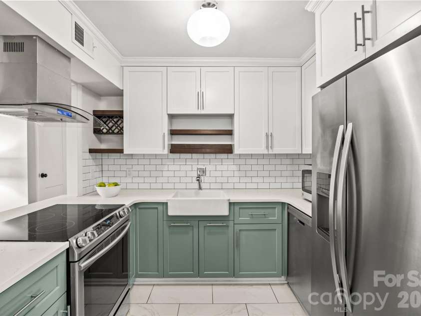 2604 Park Road, Charlotte, NC 28209.  MLS# CAR4374921, YatesRealty ID 23838. 