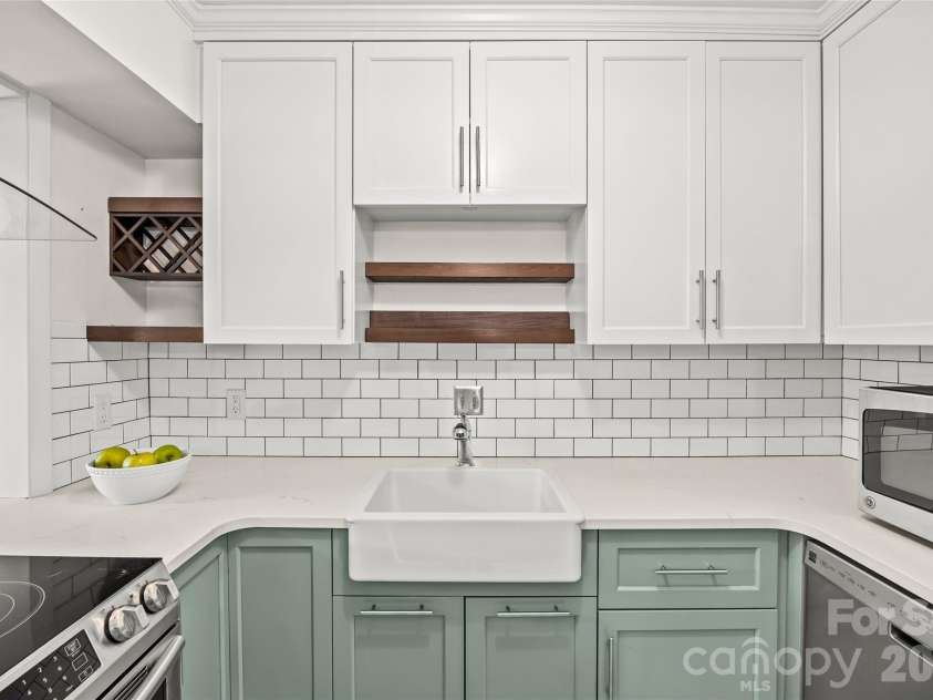 2604 Park Road, Charlotte, NC 28209.  MLS# CAR4374921, YatesRealty ID 23838. 