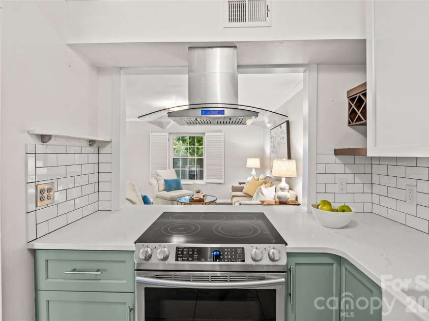 2604 Park Road, Charlotte, NC 28209.  MLS# CAR4374921, YatesRealty ID 23838. 