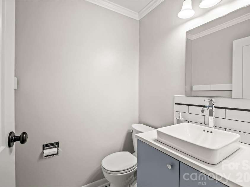 2604 Park Road, Charlotte, NC 28209.  MLS# CAR4374921, YatesRealty ID 23838. 