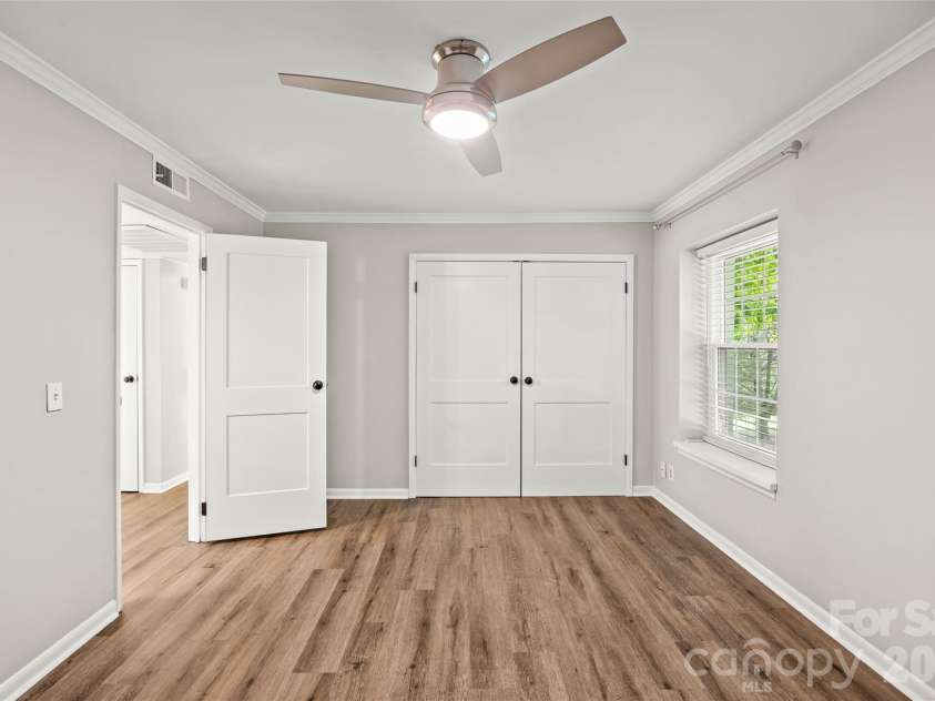 2604 Park Road, Charlotte, NC 28209.  MLS# CAR4374921, YatesRealty ID 23838. 
