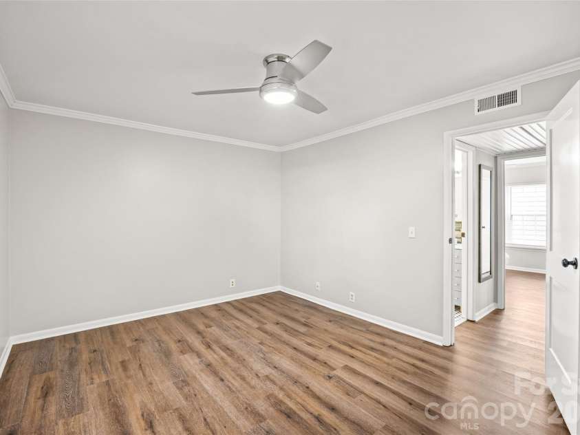 2604 Park Road, Charlotte, NC 28209.  MLS# CAR4374921, YatesRealty ID 23838. 