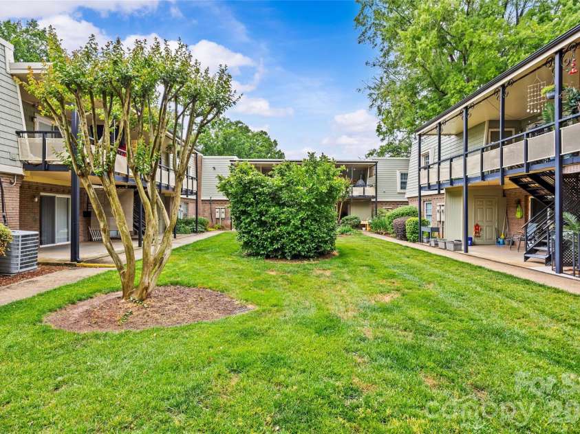 2604 Park Road, Charlotte, NC 28209.  MLS# CAR4374921, YatesRealty ID 23838. 