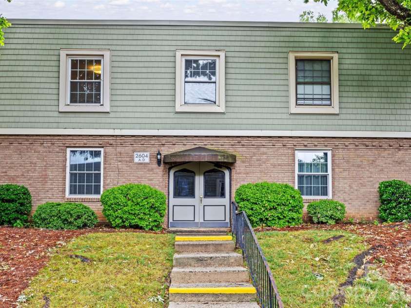 2604 Park Road, Charlotte, NC 28209.  MLS# CAR4374921, YatesRealty ID 23838. 