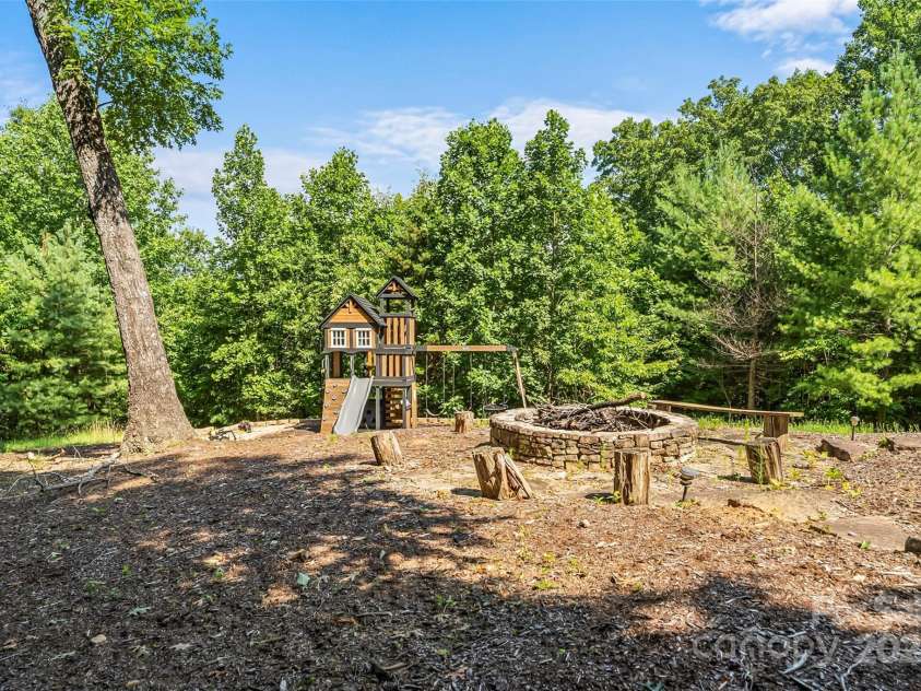279 Outback Trail, Nebo, NC 28761.  MLS# CAR4277769, YatesRealty ID 23838. 