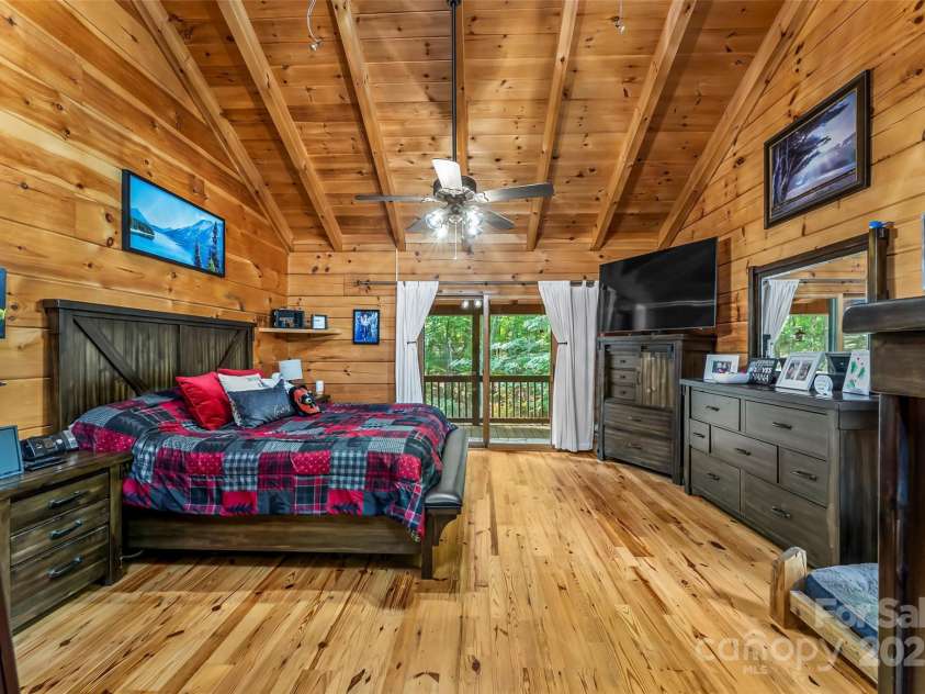 279 Outback Trail, Nebo, NC 28761.  MLS# CAR4277769, YatesRealty ID 23838. Primary Suite