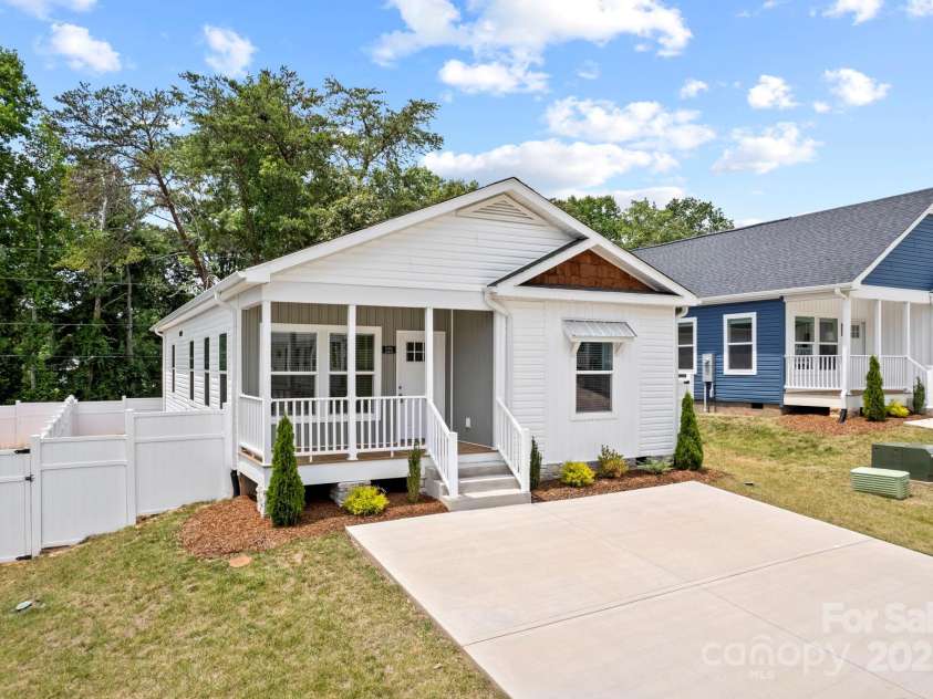 121 Bellamy Road, Asheville, NC 28806.  MLS# CAR4277886, YatesRealty ID 23839. 