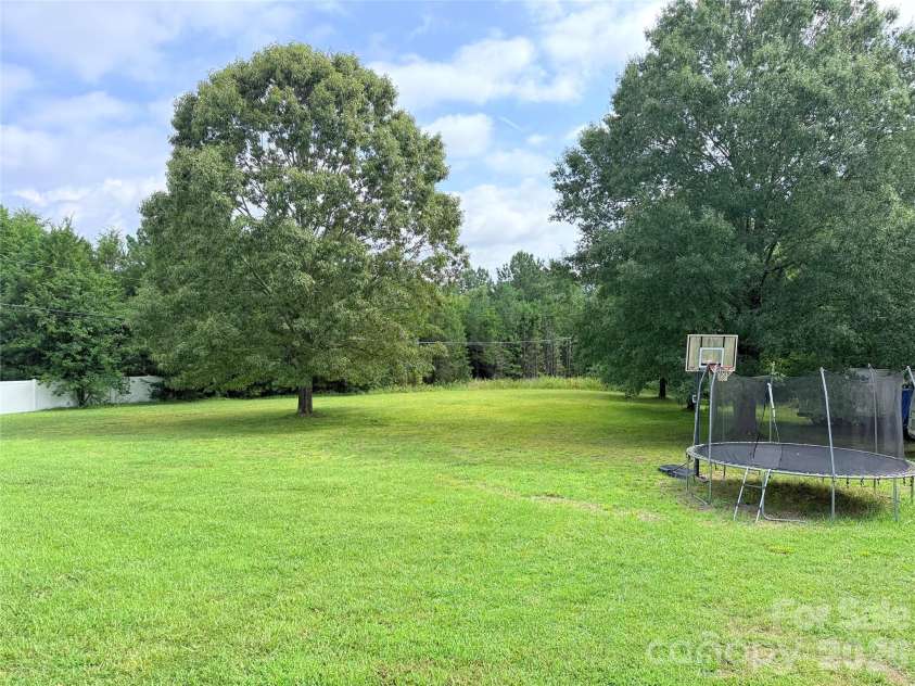 205 Moss Drive, Concord, NC 28027.  MLS# CAR4382397, YatesRealty ID 23839. 