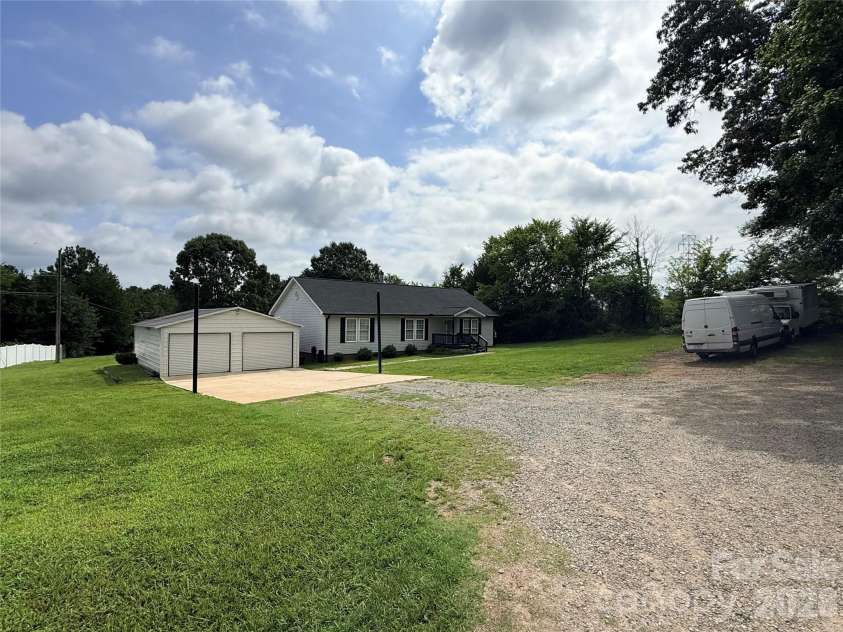 205 Moss Drive, Concord, NC 28027.  MLS# CAR4382397, YatesRealty ID 23839. 