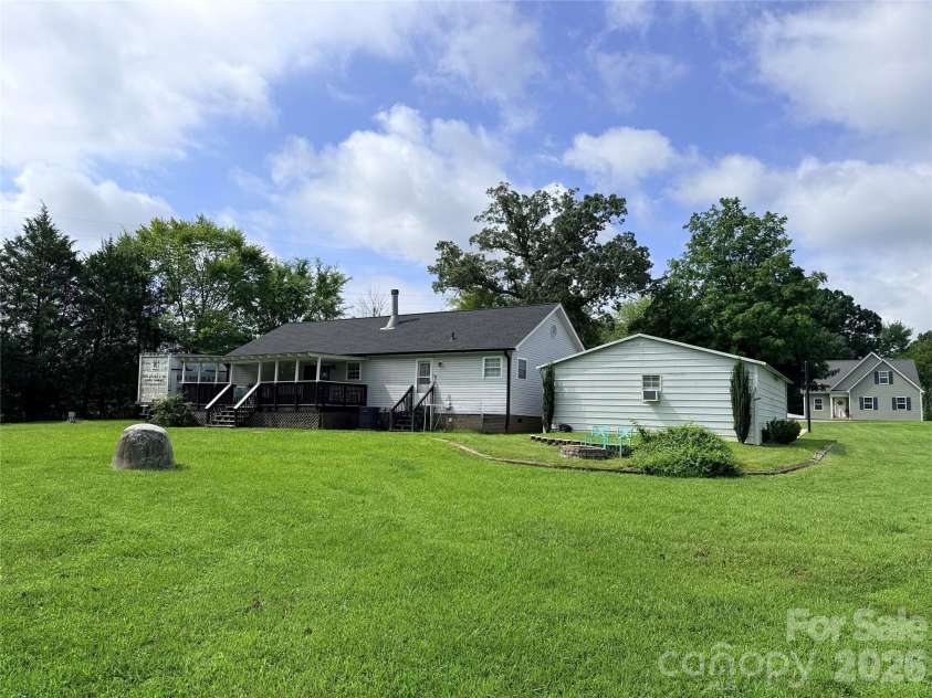 205 Moss Drive, Concord, NC 28027.  MLS# CAR4382397, YatesRealty ID 23839. 