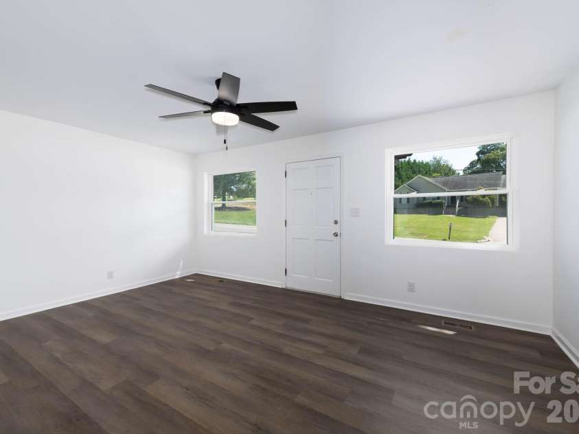 108 Little Texas Road, Kannapolis, NC 28083.  MLS# CAR4335230, YatesRealty ID 2384. Livingroom