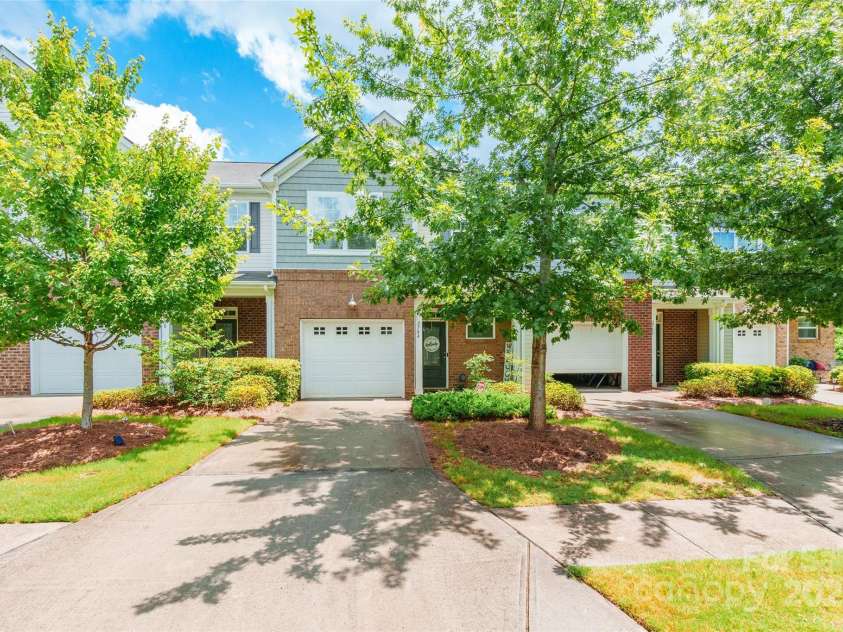 2784 Sawbridge Lane, Gastonia, NC 28056.  MLS# CAR4278021, YatesRealty ID 23841. 