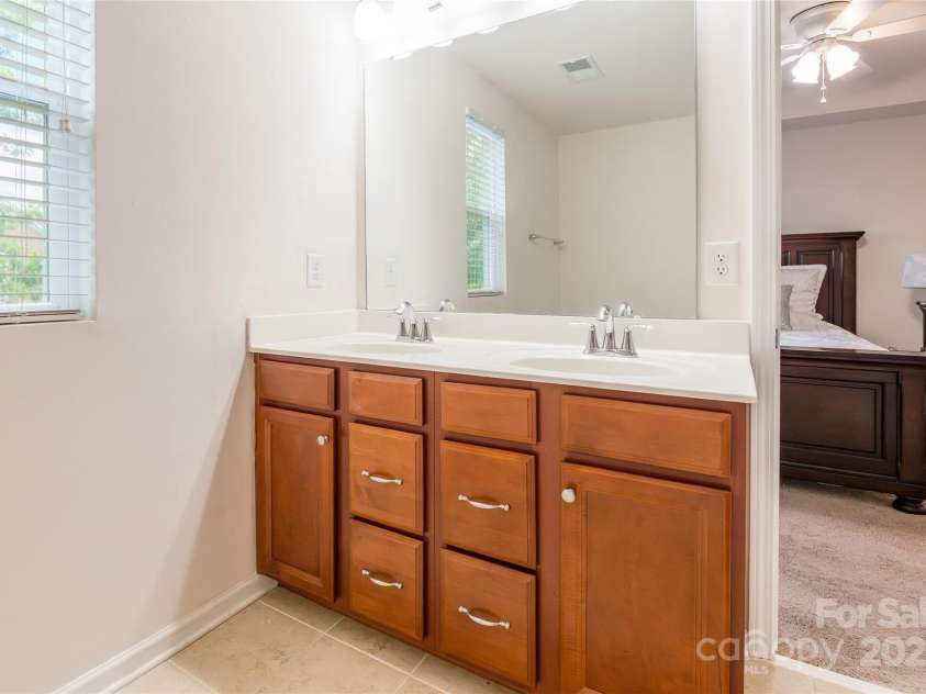 2784 Sawbridge Lane, Gastonia, NC 28056.  MLS# CAR4278021, YatesRealty ID 23841. 