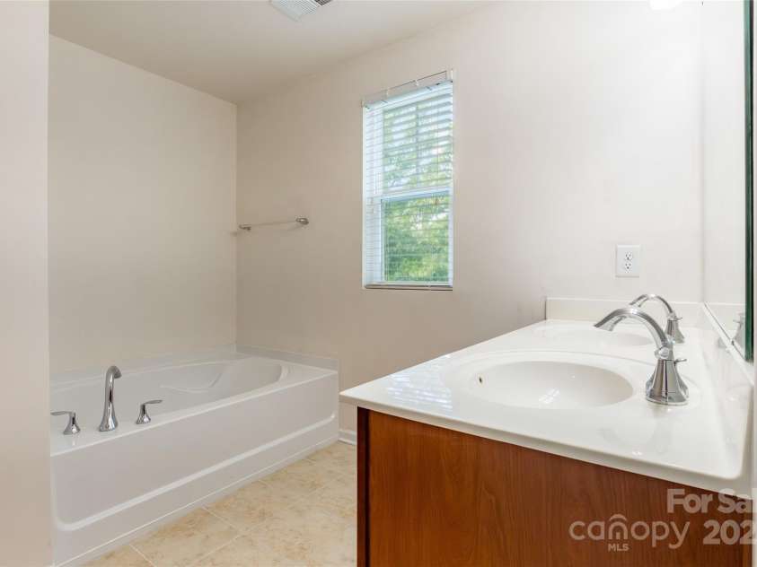 2784 Sawbridge Lane, Gastonia, NC 28056.  MLS# CAR4278021, YatesRealty ID 23841. 