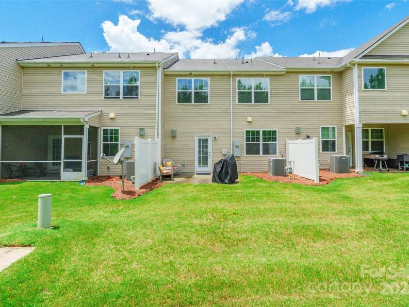 2784 Sawbridge Lane, Gastonia, NC 28056.  MLS# CAR4278021, YatesRealty ID 23841. 