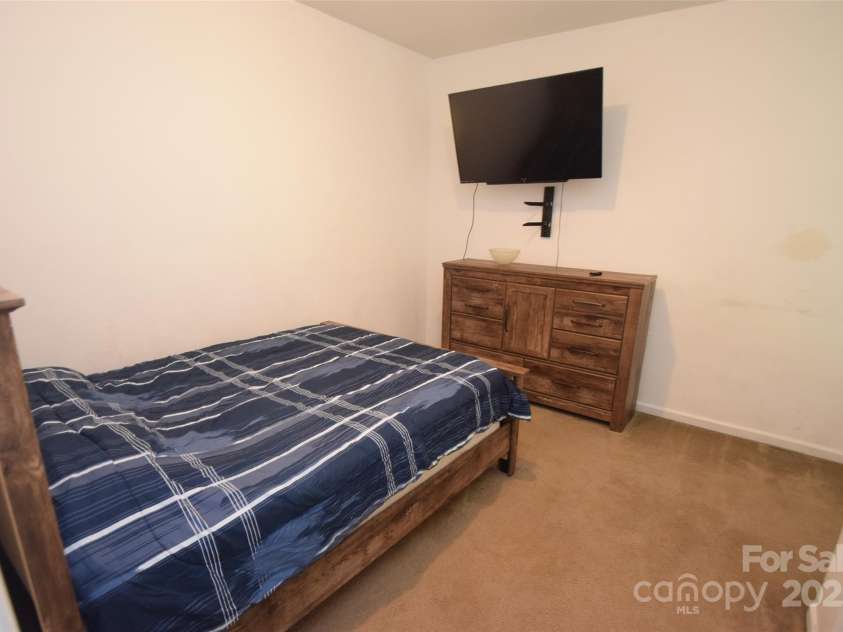 11124 Pond Valley Court, Charlotte, NC 28269.  MLS# CAR4277863, YatesRealty ID 23842. 