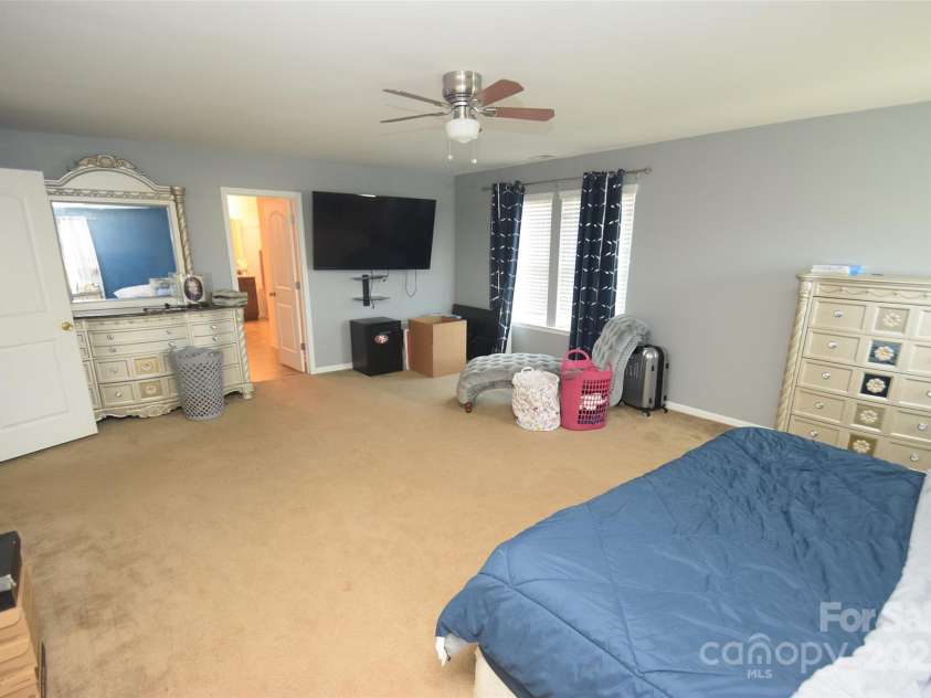 11124 Pond Valley Court, Charlotte, NC 28269.  MLS# CAR4277863, YatesRealty ID 23842. 