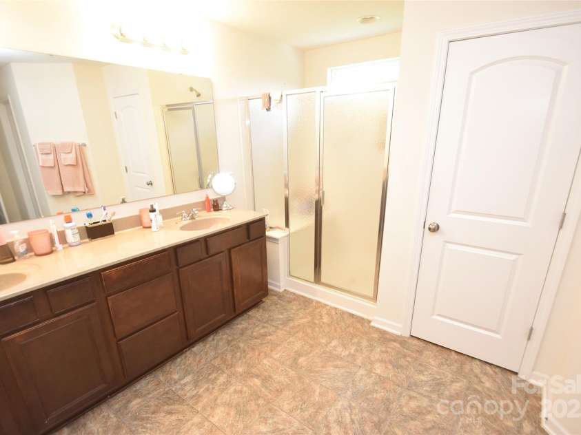 11124 Pond Valley Court, Charlotte, NC 28269.  MLS# CAR4277863, YatesRealty ID 23842. 