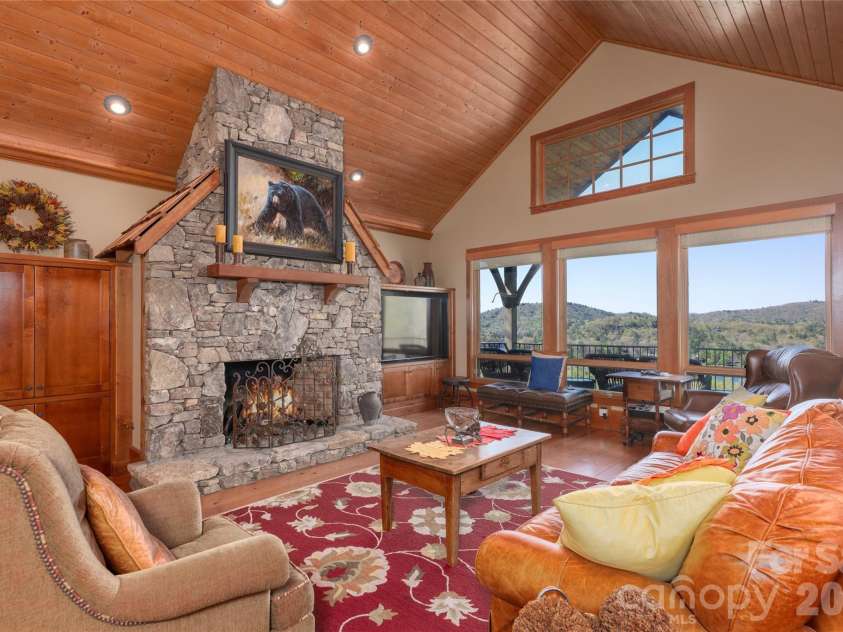 601 Hawk Mountain Road, Lake Toxaway, NC 28747.  MLS# CAR4378046, YatesRealty ID 23842. 