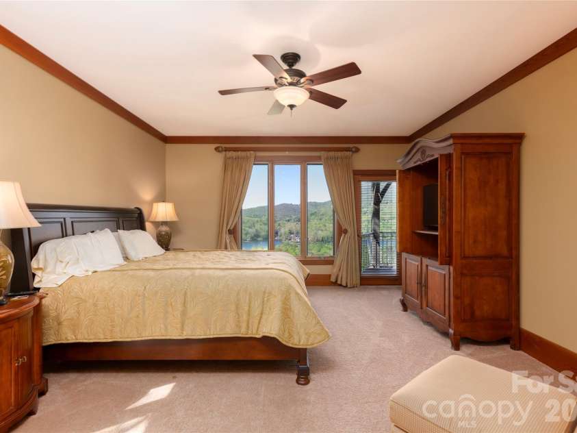 601 Hawk Mountain Road, Lake Toxaway, NC 28747.  MLS# CAR4378046, YatesRealty ID 23842. 