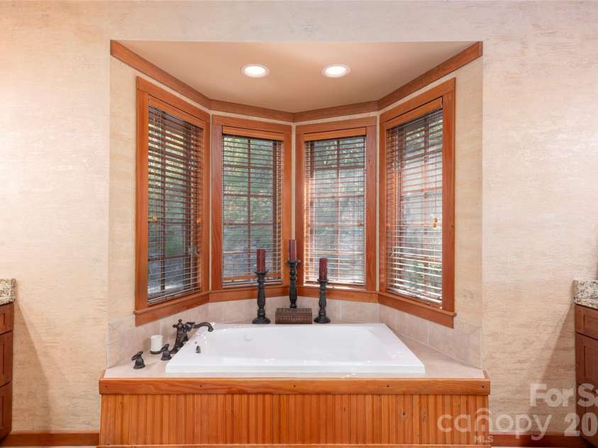 601 Hawk Mountain Road, Lake Toxaway, NC 28747.  MLS# CAR4378046, YatesRealty ID 23842. 
