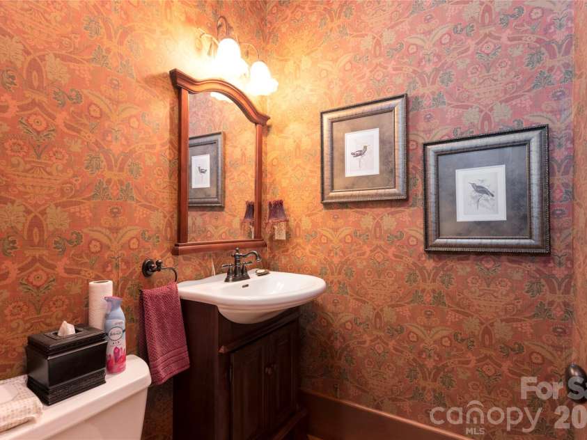 601 Hawk Mountain Road, Lake Toxaway, NC 28747.  MLS# CAR4378046, YatesRealty ID 23842. 